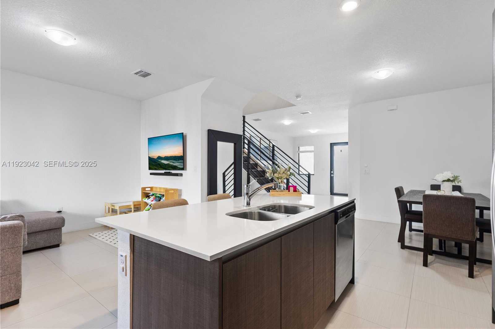 Small Image of 500 SOUTH WEST 91ST AVE, Miami Number 12