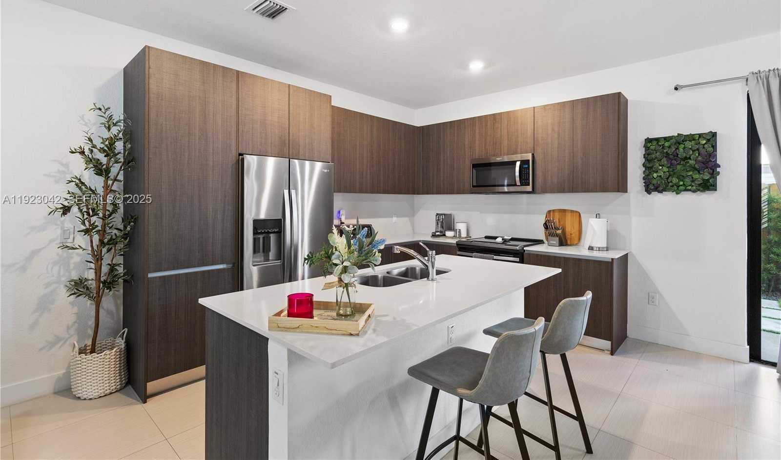 Small Image of 500 SOUTH WEST 91ST AVE, Miami Number 6