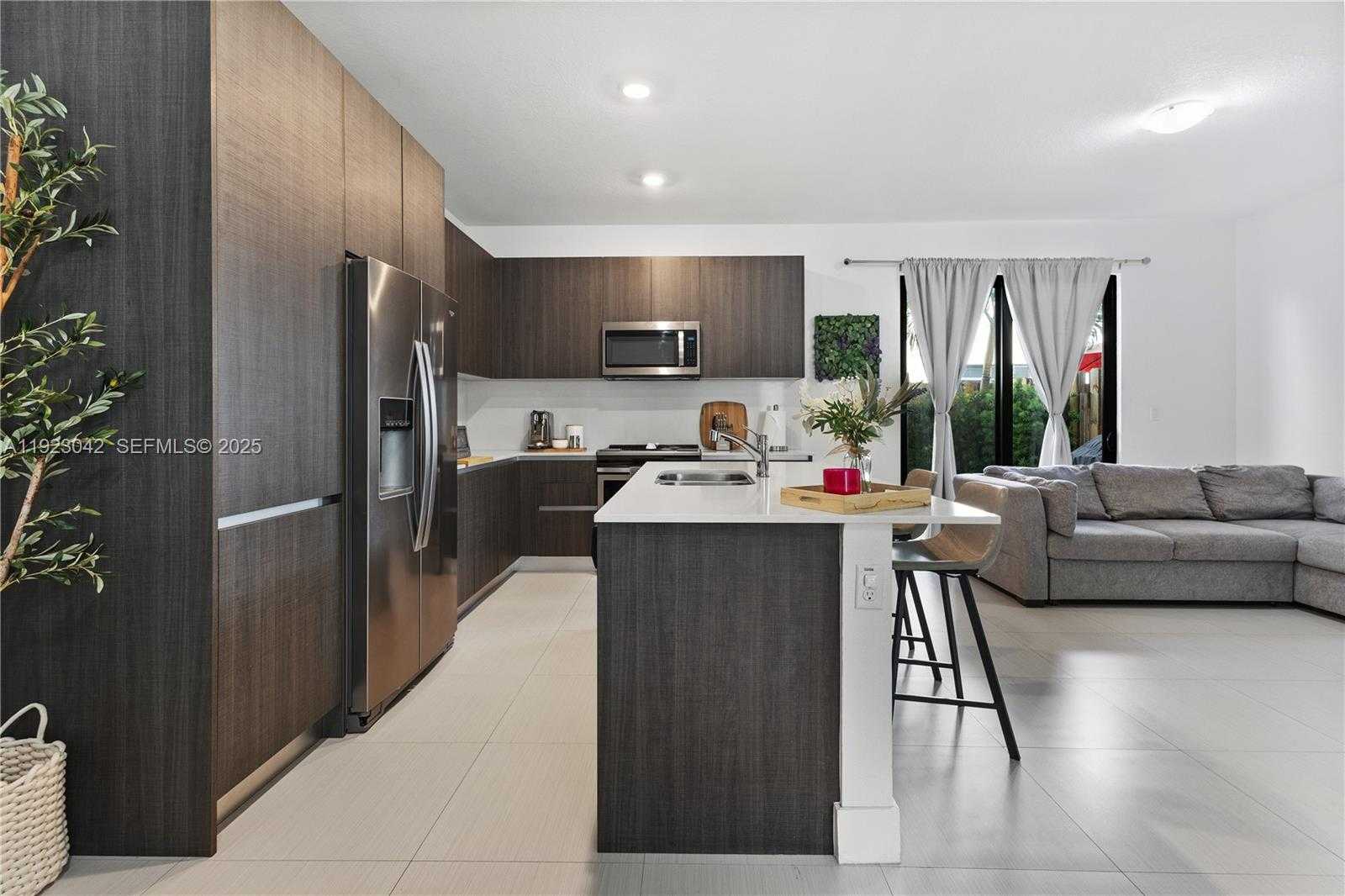 Small Image of 500 SOUTH WEST 91ST AVE, Miami Number 7