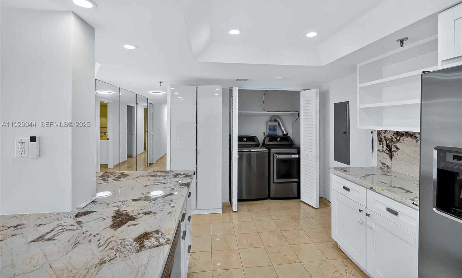 Small Image of 520 BRICKELL KEY DR #A604, Miami Number 12