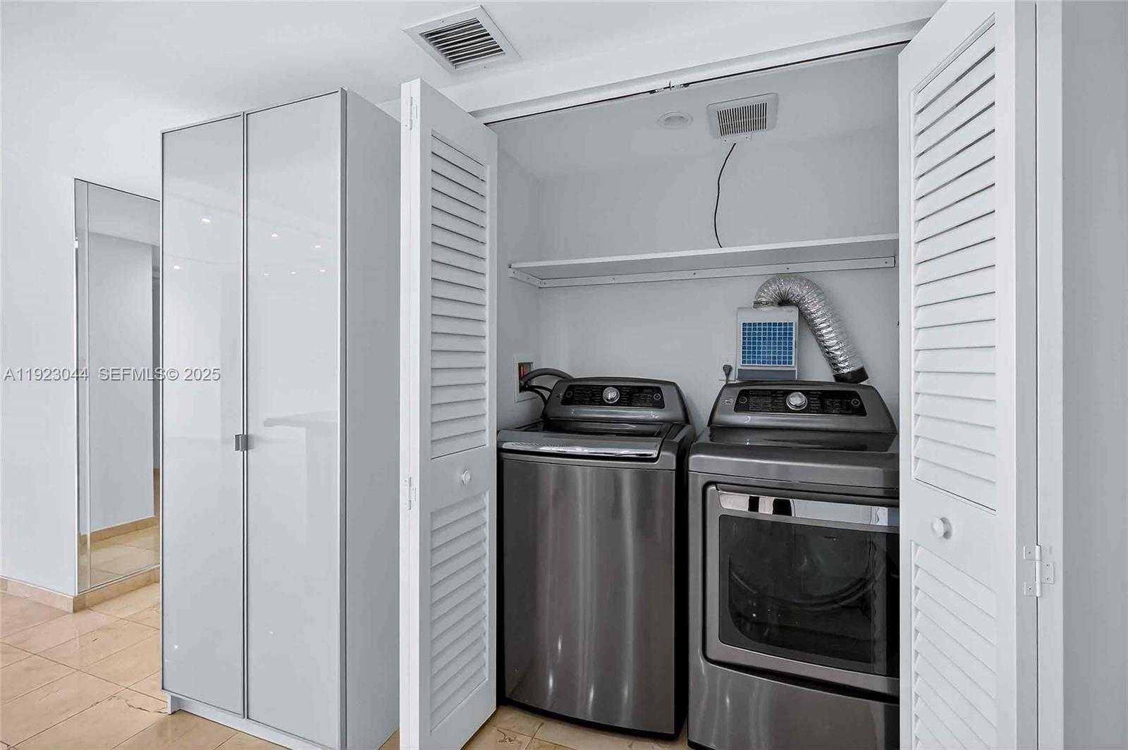 Small Image of 520 BRICKELL KEY DR #A604, Miami Number 13