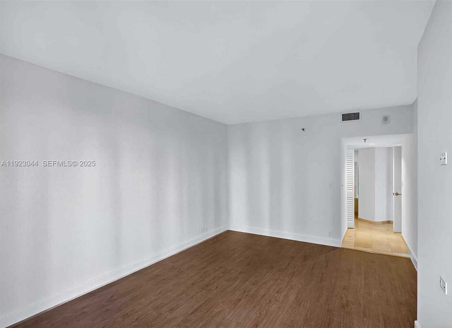 Small Image of 520 BRICKELL KEY DR #A604, Miami Number 27