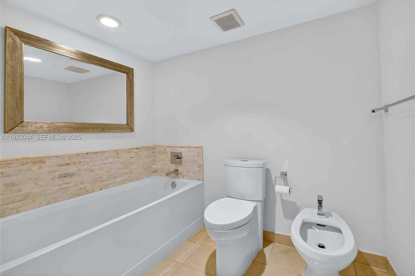 Small Image of 520 BRICKELL KEY DR #A604, Miami Number 31