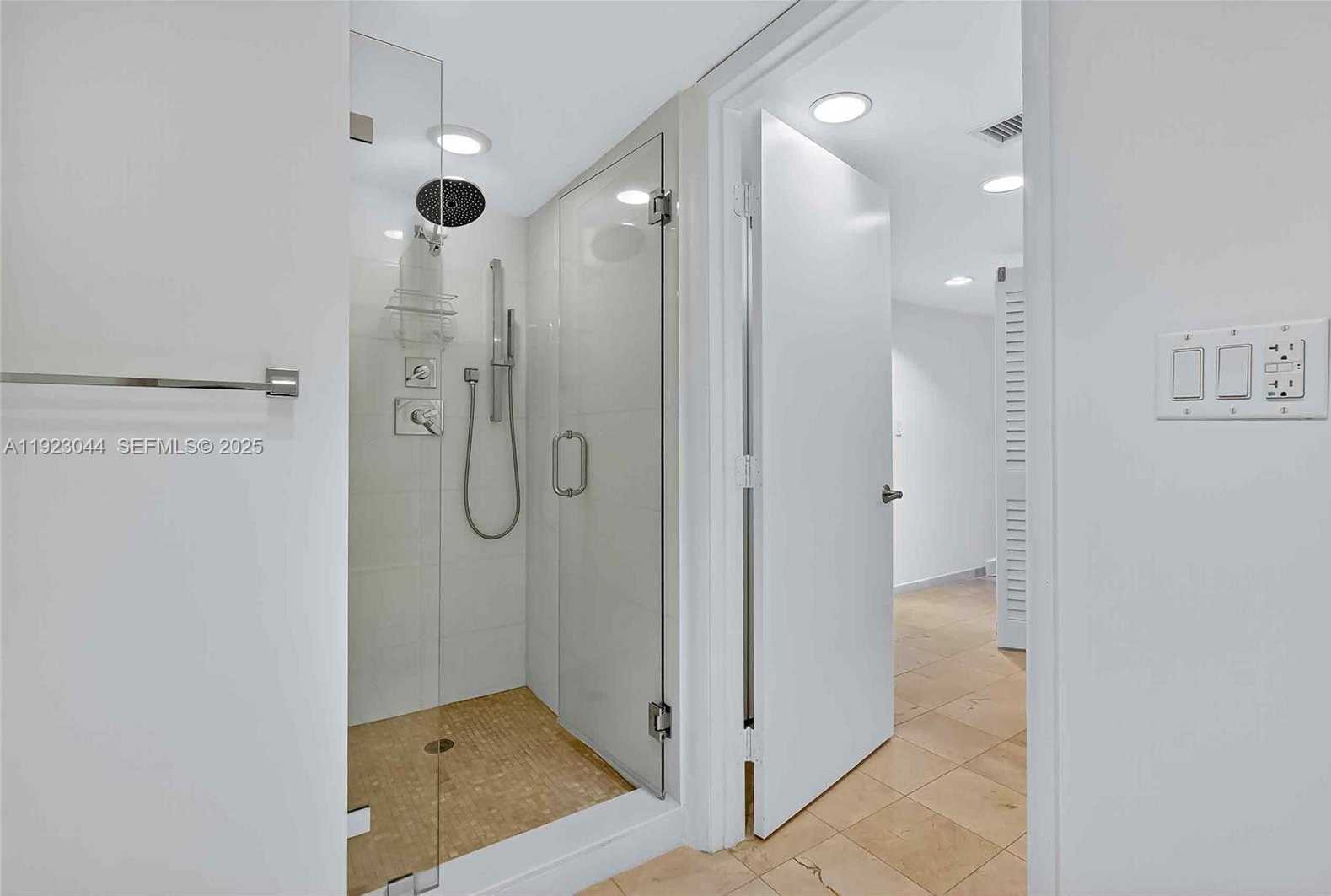 Small Image of 520 BRICKELL KEY DR #A604, Miami Number 32