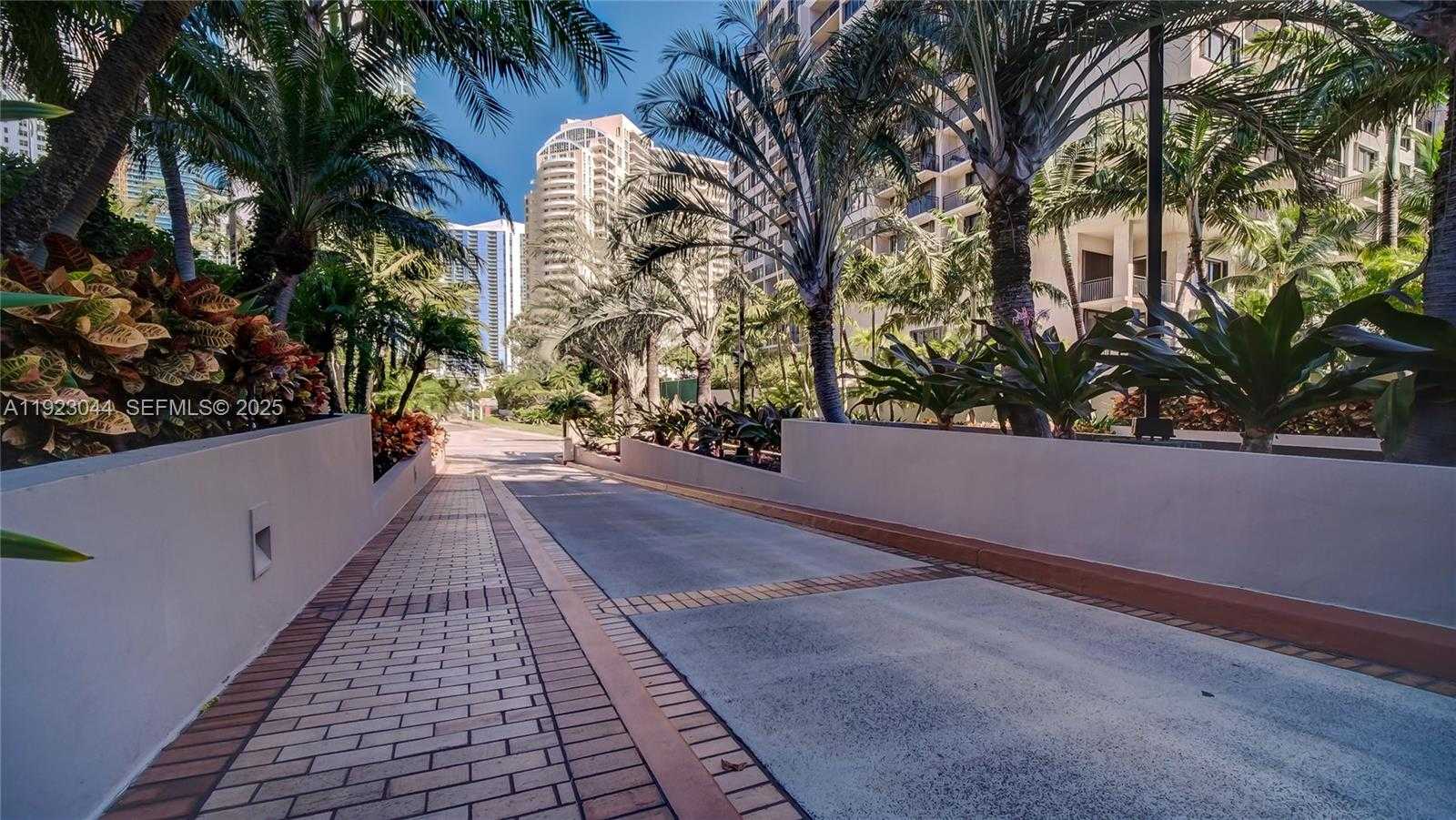 Small Image of 520 BRICKELL KEY DR #A604, Miami Number 40