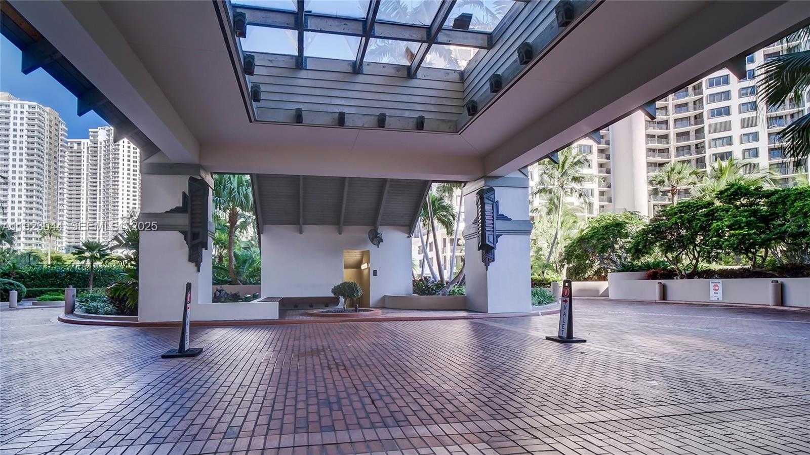 Small Image of 520 BRICKELL KEY DR #A604, Miami Number 42