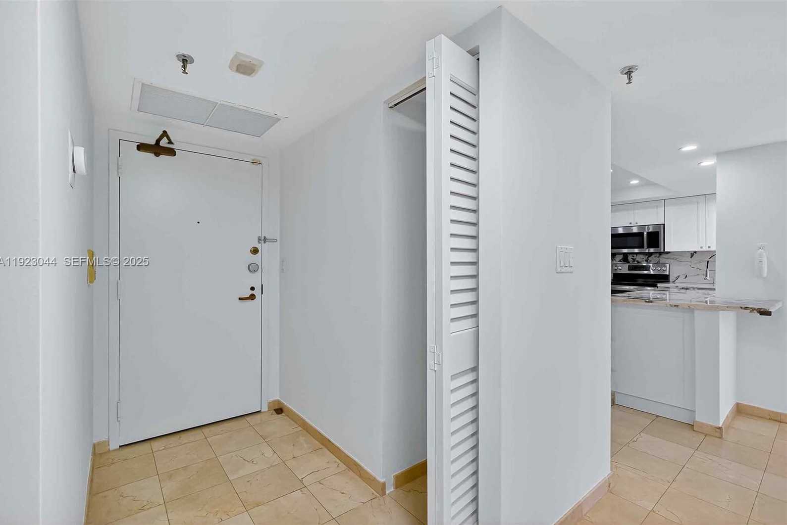 Small Image of 520 BRICKELL KEY DR #A604, Miami Number 7