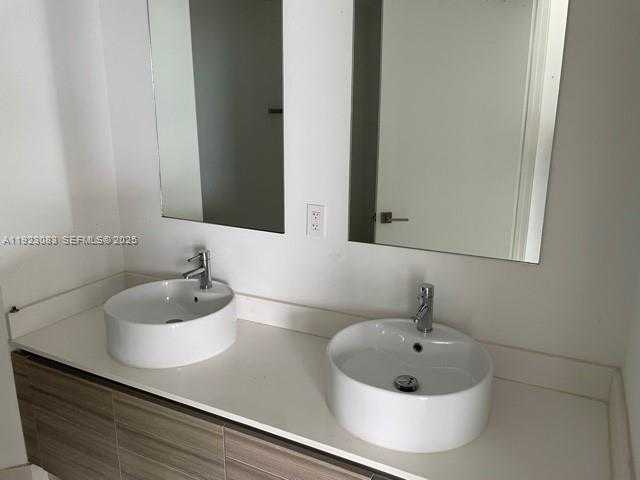 Small Image of 121 NORTH EAST 34TH ST #1604, Miami Number 8