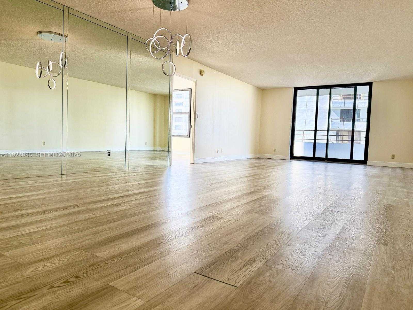 Imagen de Pequeño Objeto