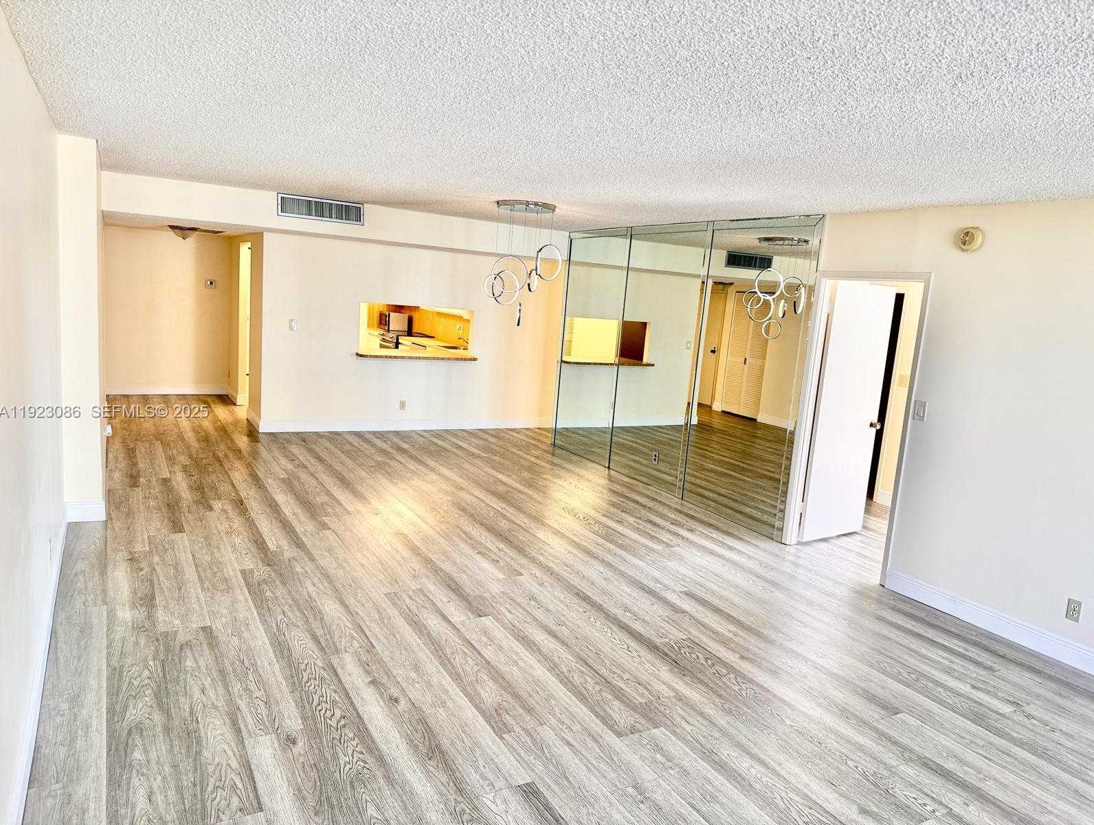 Imagen de Pequeño Objeto