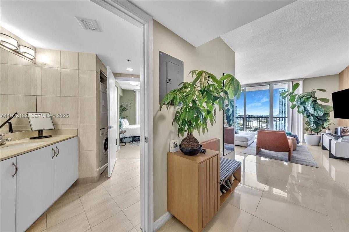 Imagen de Pequeño Objeto