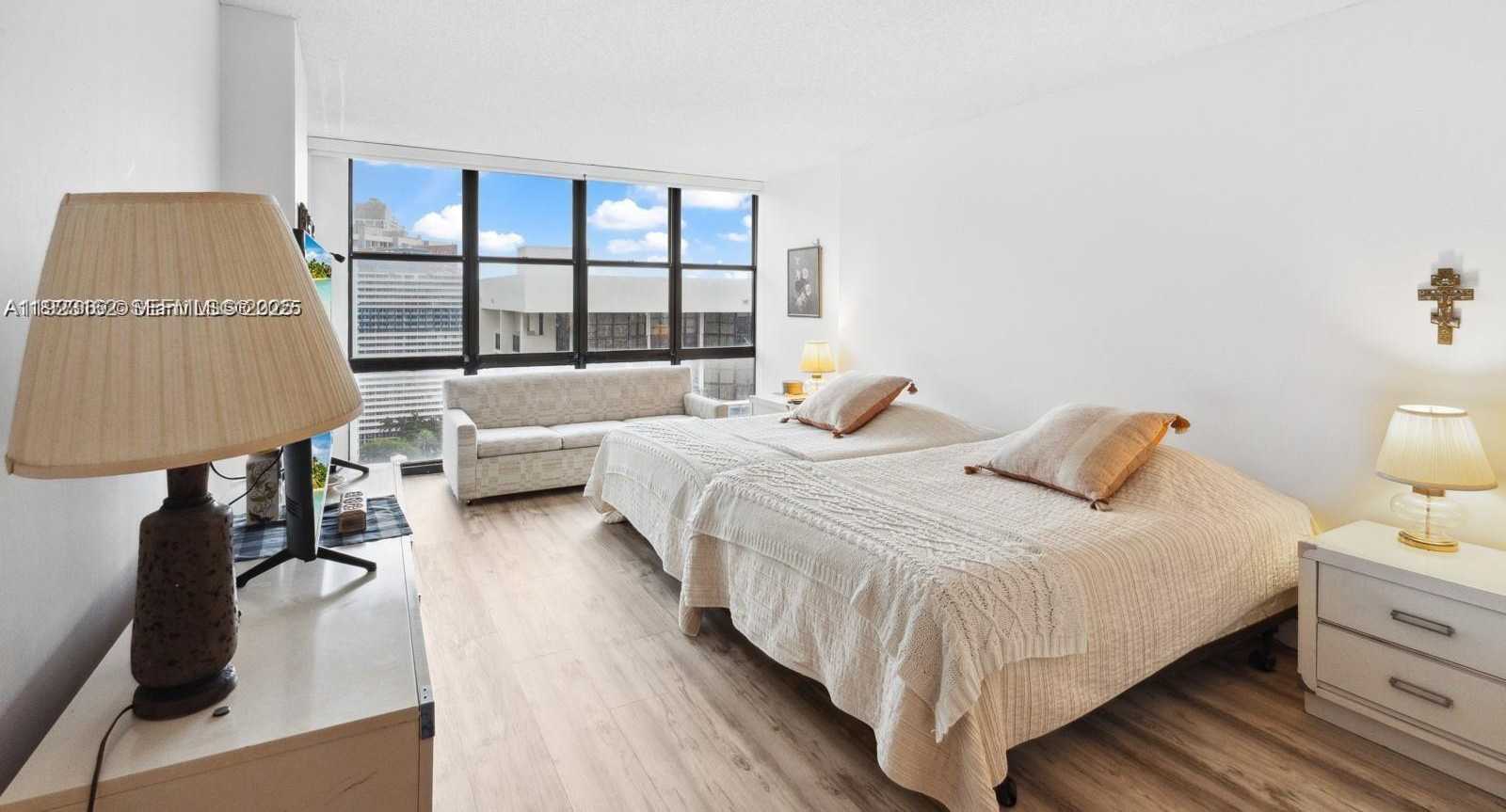 Small Image of 1901 BRICKELL AVE #B2413, Miami Number 17