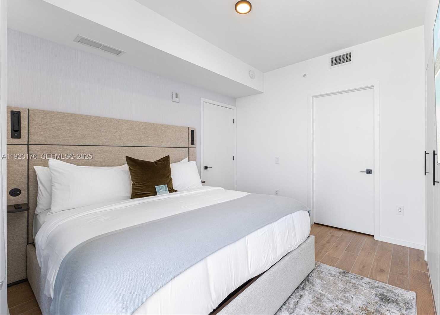 Small Image of 398 NORTH EAST 5TH ST #4310, Miami Number 13