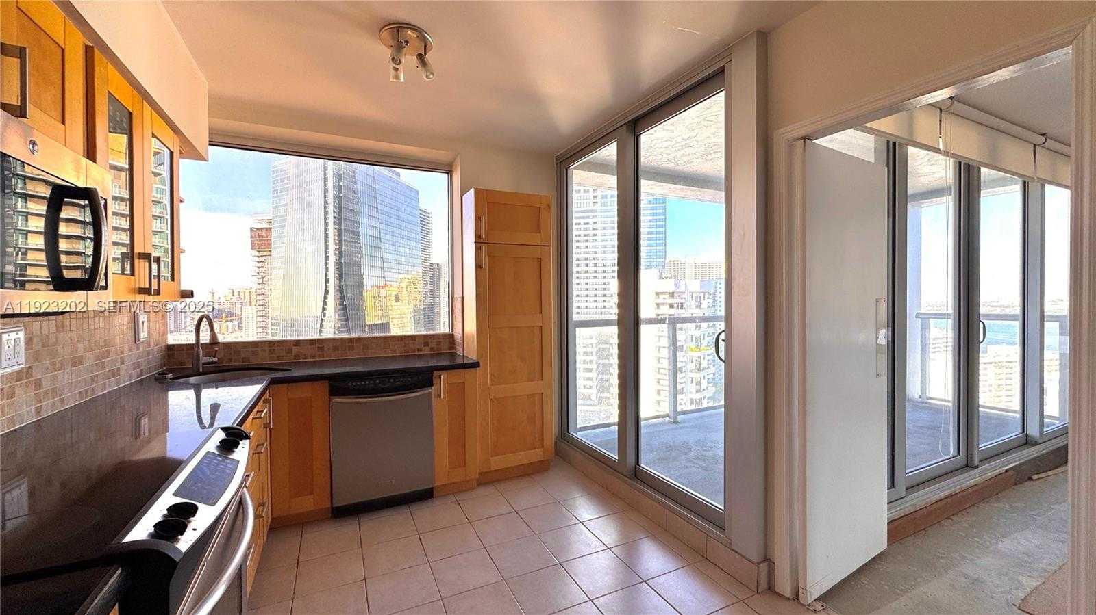 Small Image of 1541 BRICKELL AVE #C2705, Miami Number 3