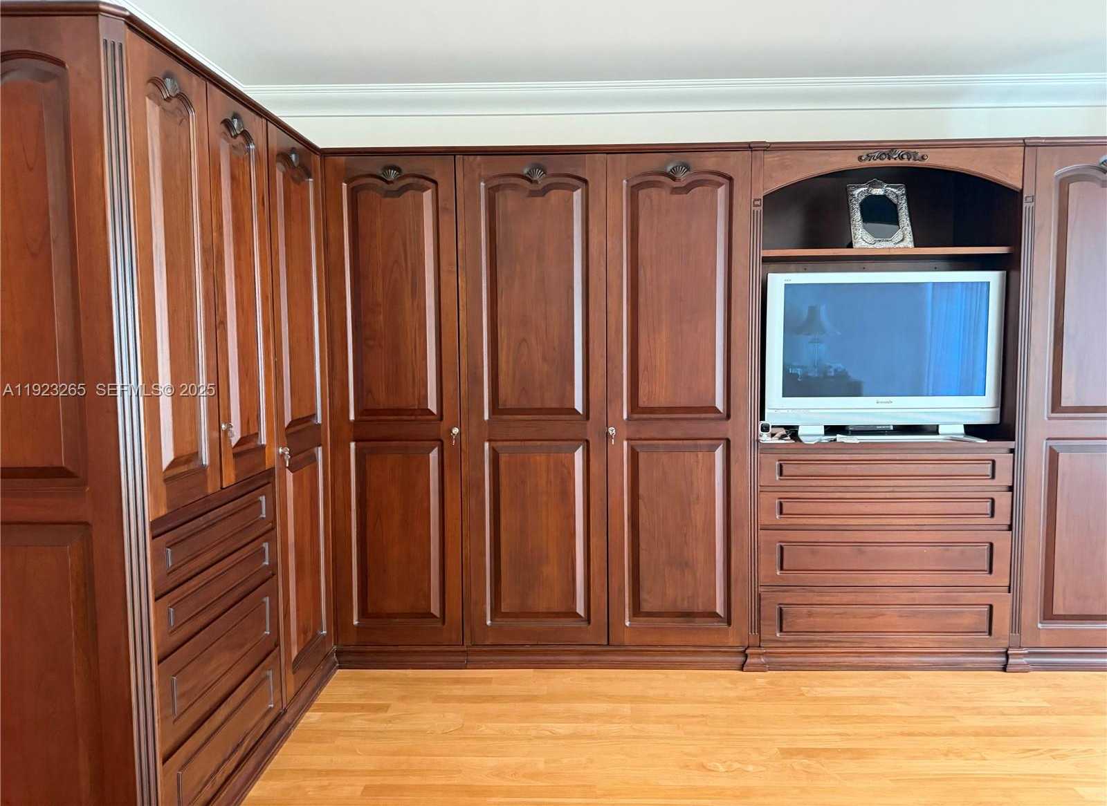 Small Image of 10101 COLLINS AVE #9A, Bal Harbour Number 23