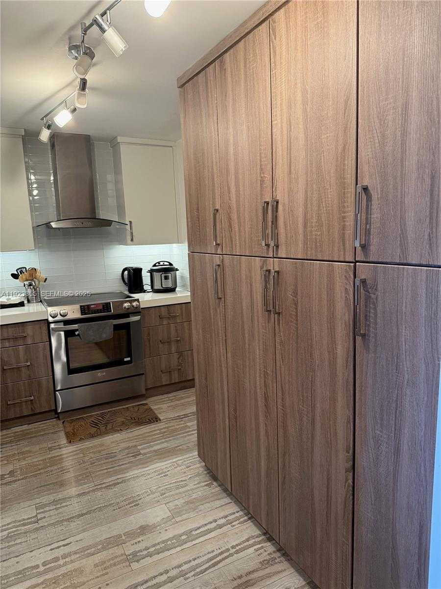 Small Image of 5750 COLLINS AVE #11D, Miami Beach Number 15