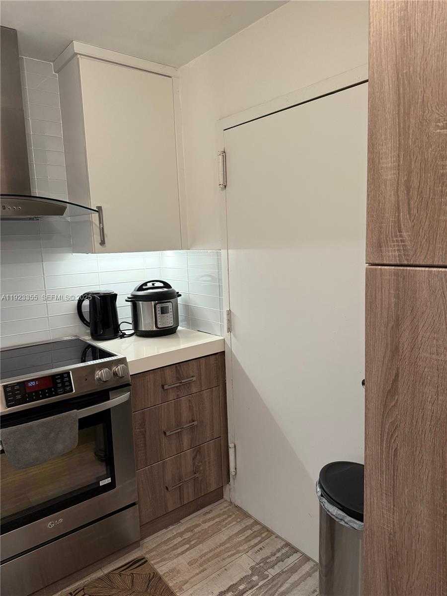 Small Image of 5750 COLLINS AVE #11D, Miami Beach Number 16