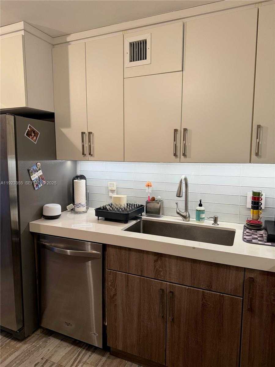 Small Image of 5750 COLLINS AVE #11D, Miami Beach Number 17