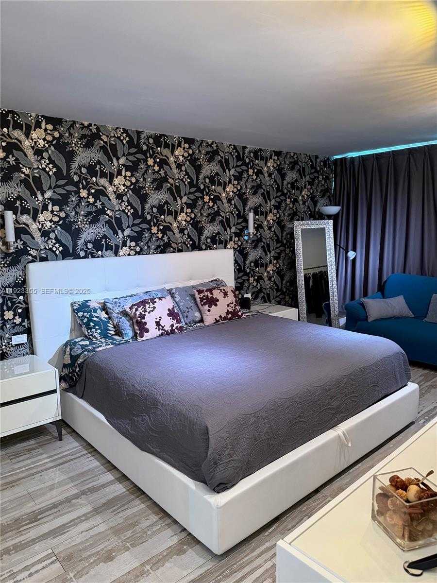 Small Image of 5750 COLLINS AVE #11D, Miami Beach Number 37