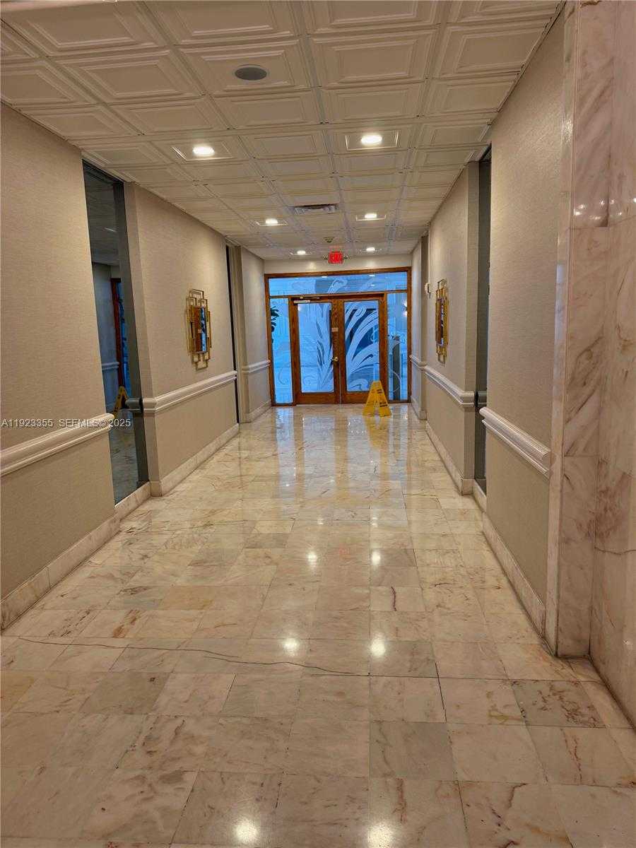 Small Image of 5750 COLLINS AVE #11D, Miami Beach Number 4