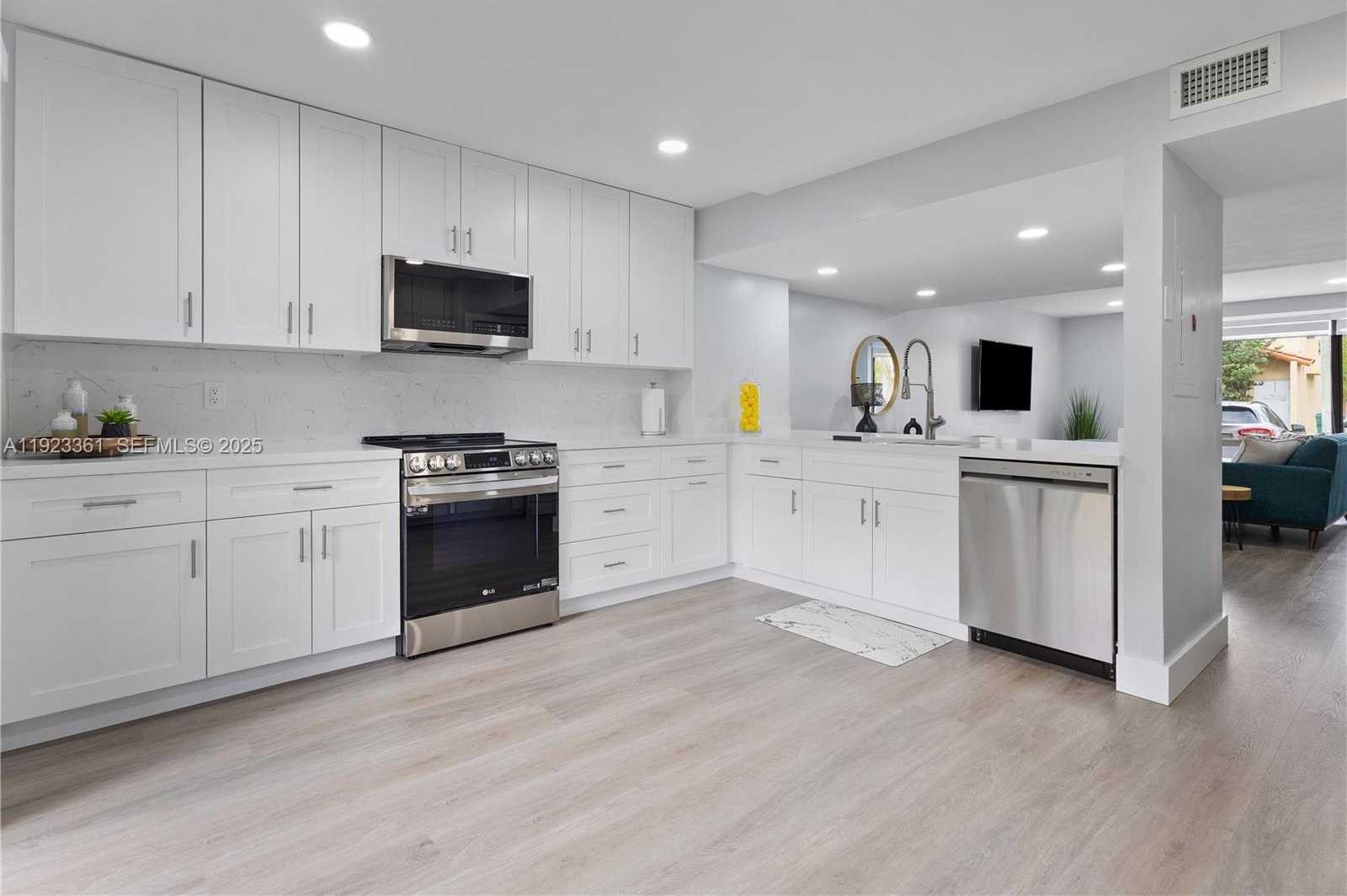 Small Image of 10053 SOUTH WEST 77TH CT, Miami Number 10