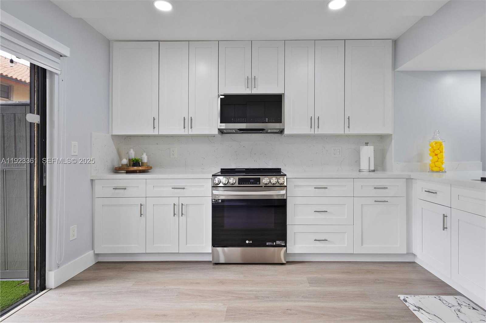 Small Image of 10053 SOUTH WEST 77TH CT, Miami Number 11