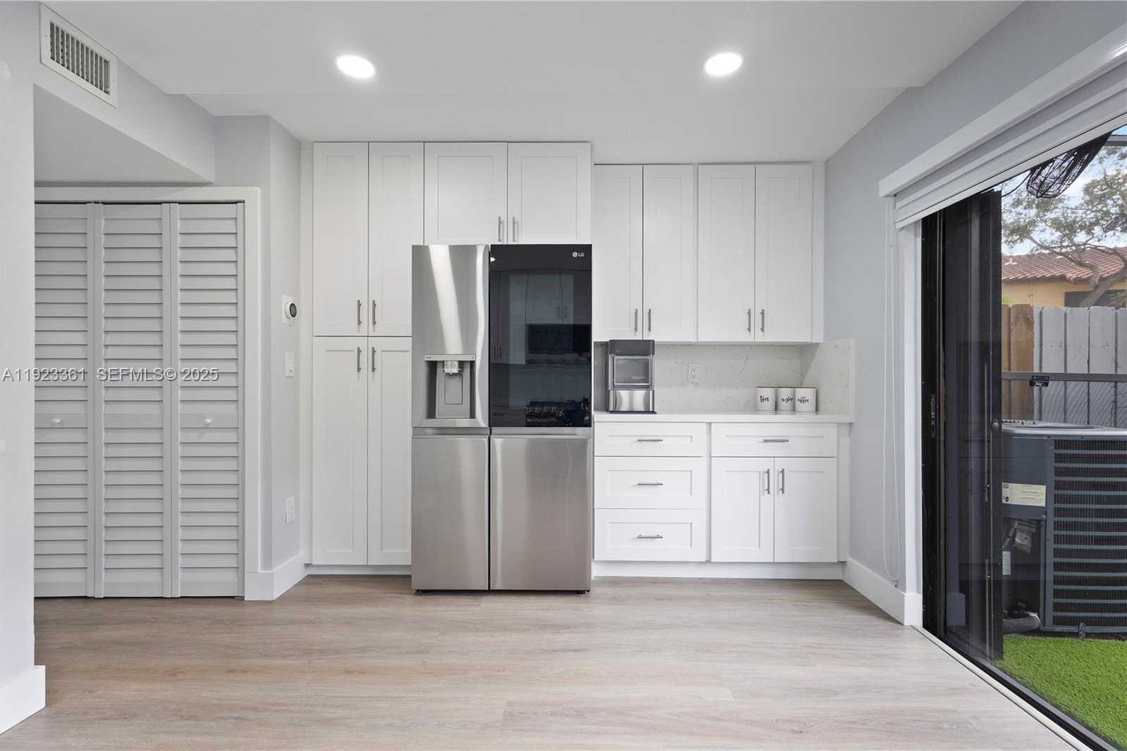 Small Image of 10053 SOUTH WEST 77TH CT, Miami Number 12