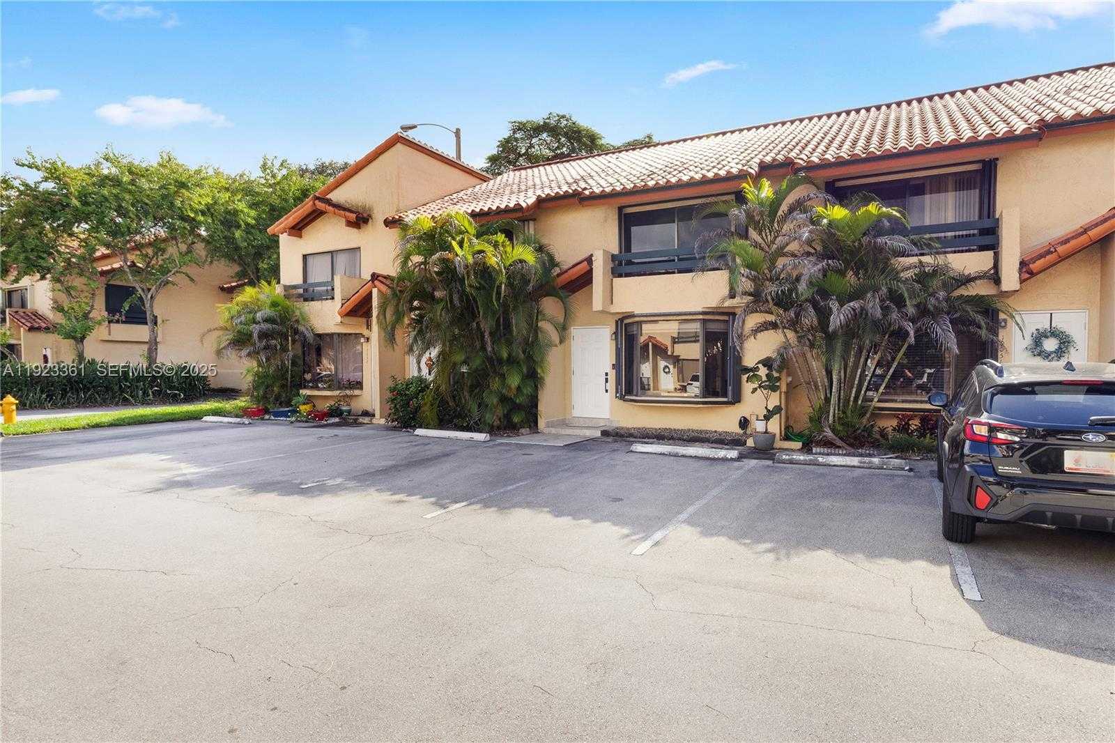 Small Image of 10053 SOUTH WEST 77TH CT, Miami Number 23