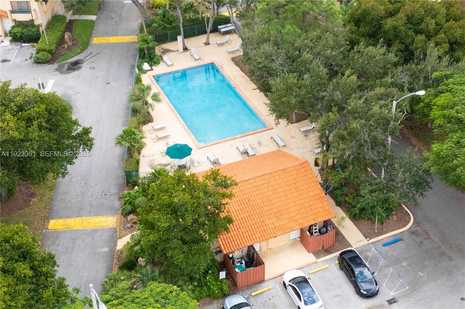 Small Image of 10053 SOUTH WEST 77TH CT, Miami Number 25