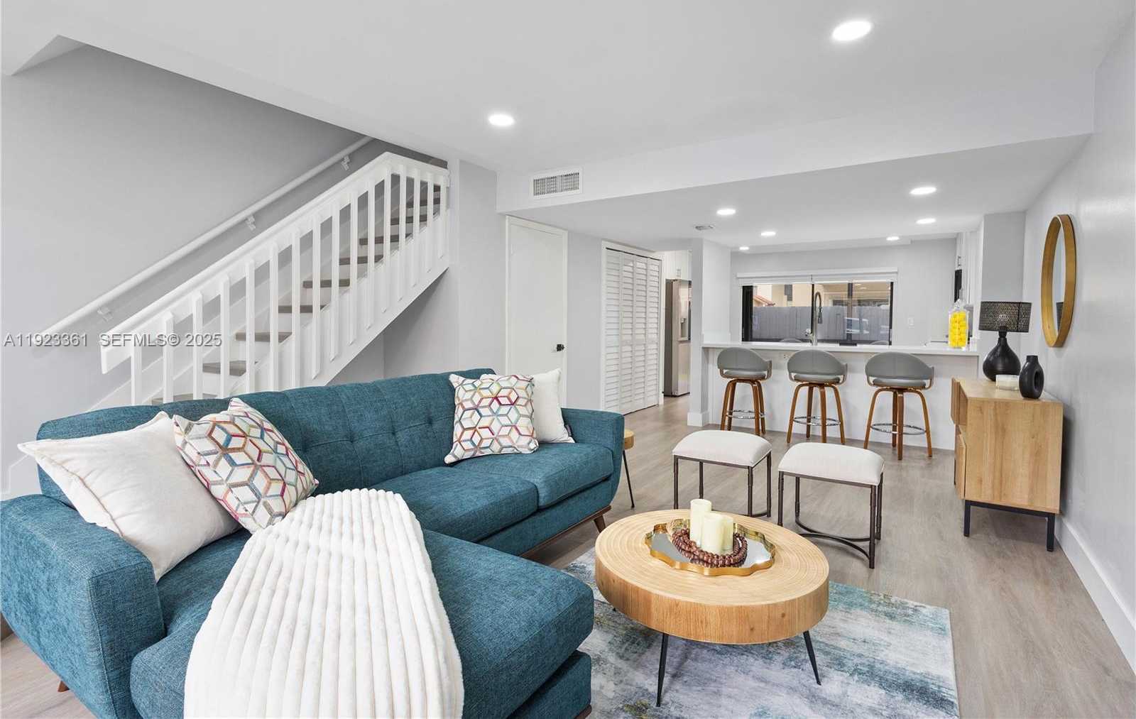 Small Image of 10053 SOUTH WEST 77TH CT, Miami Number 3