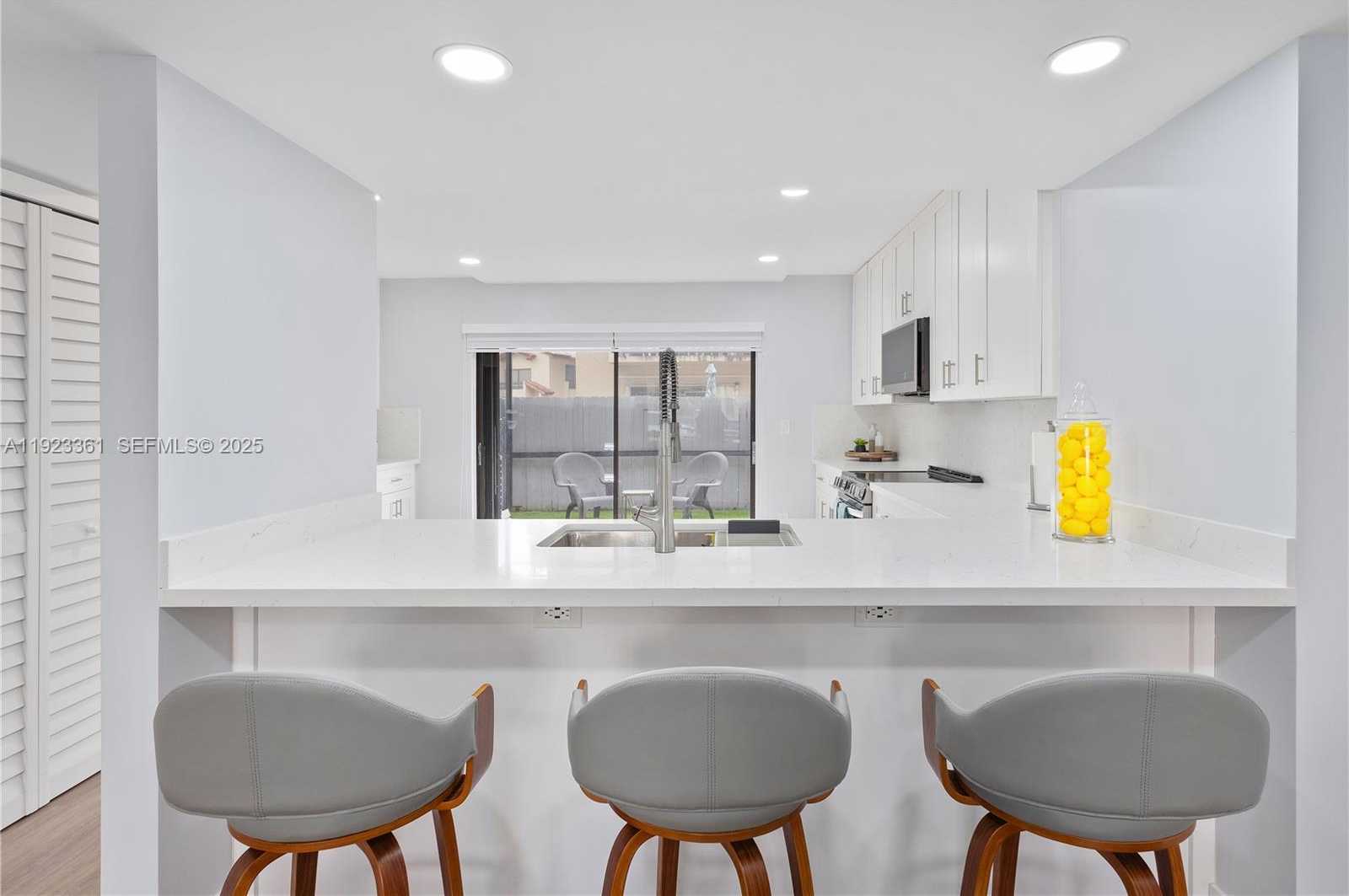 Small Image of 10053 SOUTH WEST 77TH CT, Miami Number 8