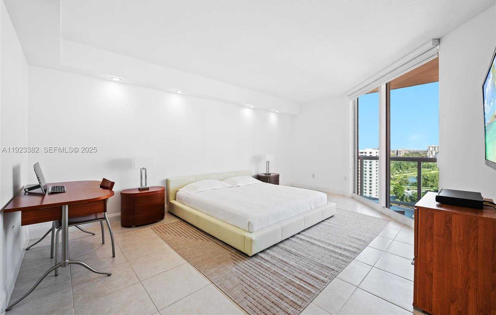 Imagen de Pequeño Objeto