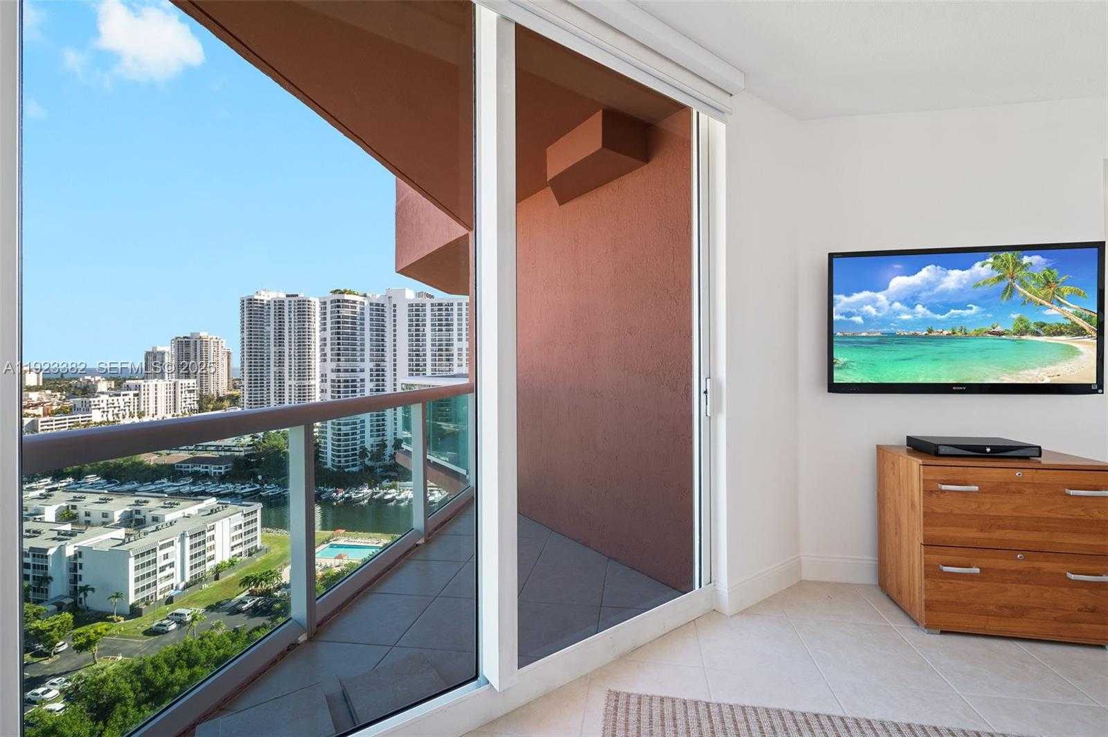 Imagen de Pequeño Objeto