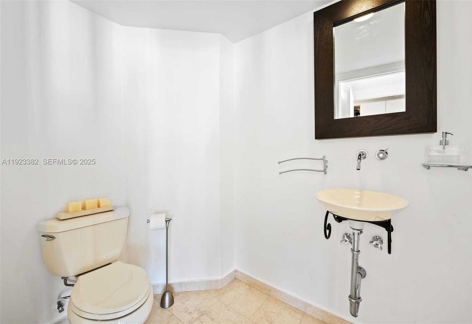 Imagen de Pequeño Objeto