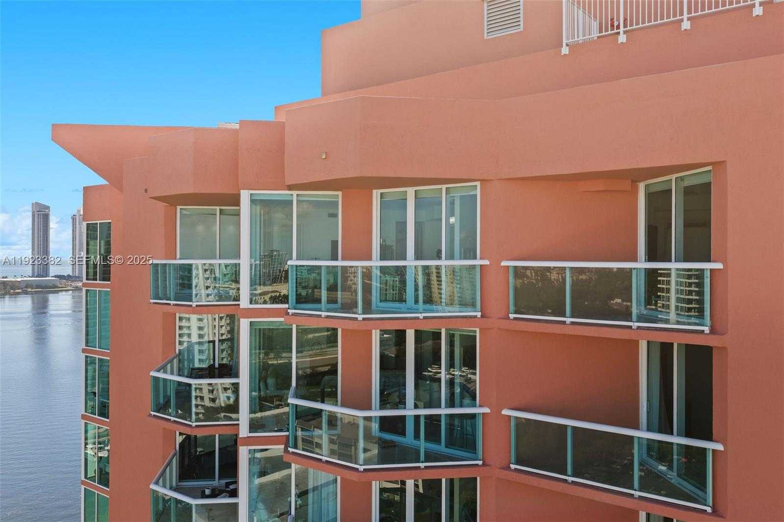 Imagen de Pequeño Objeto