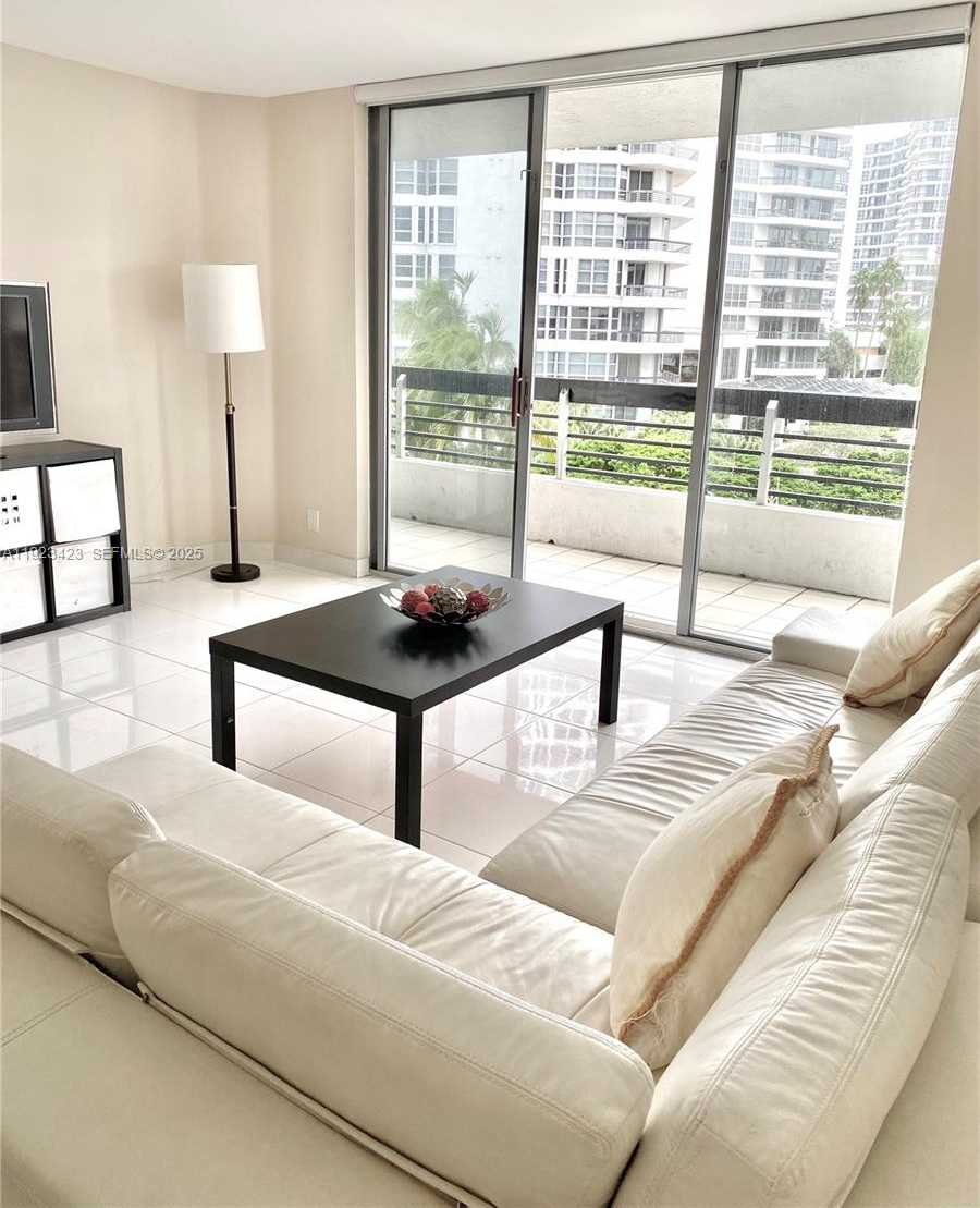 Imagen de Pequeño Objeto