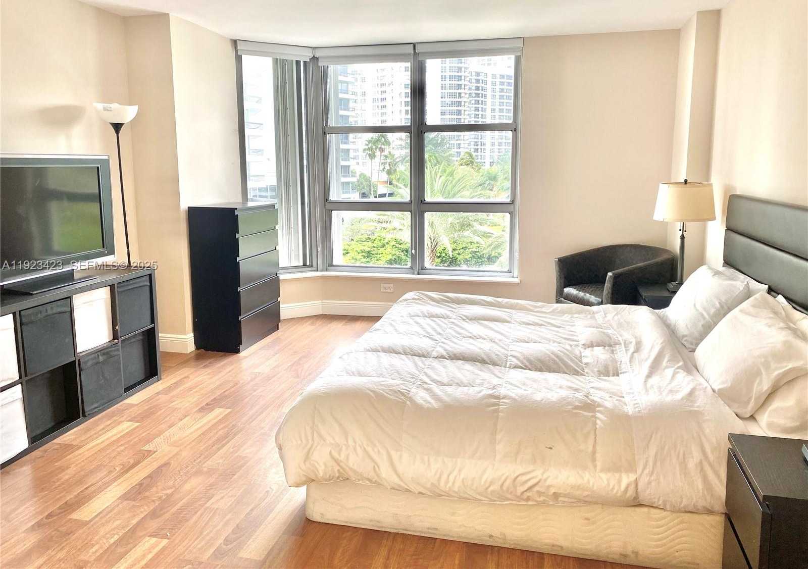 Imagen de Pequeño Objeto