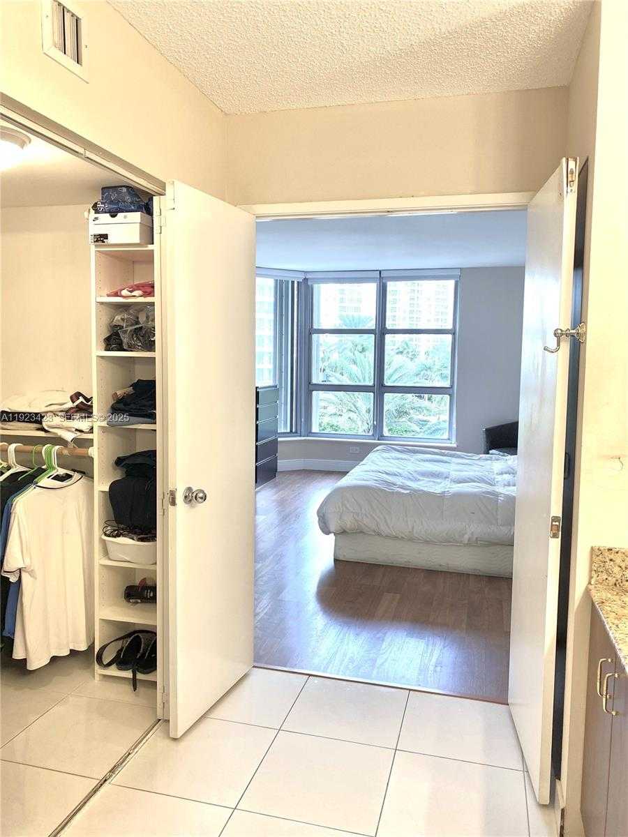 Imagen de Pequeño Objeto