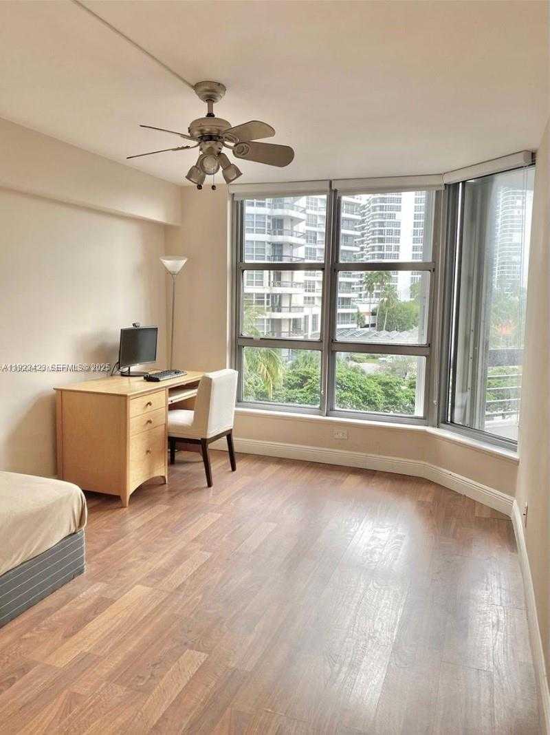 Imagen de Pequeño Objeto