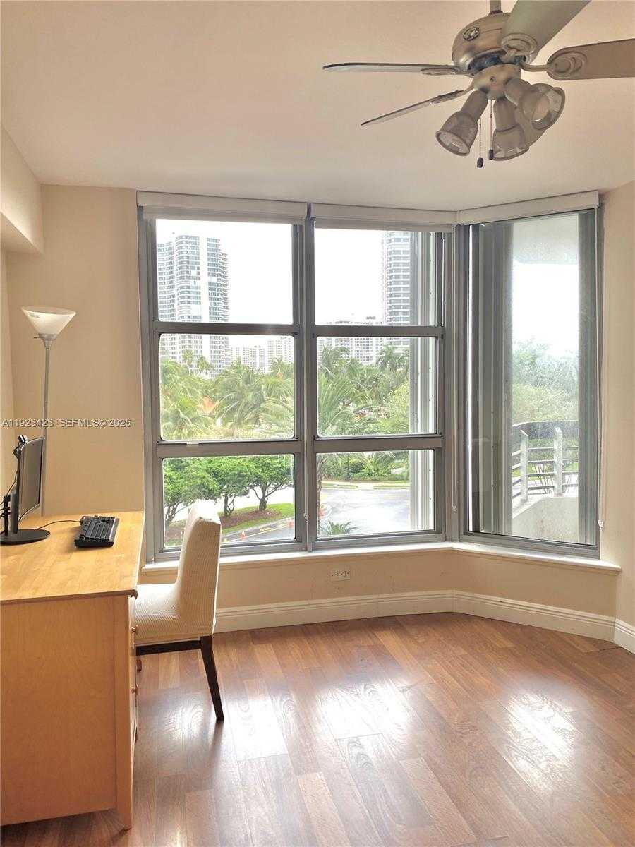 Imagen de Pequeño Objeto