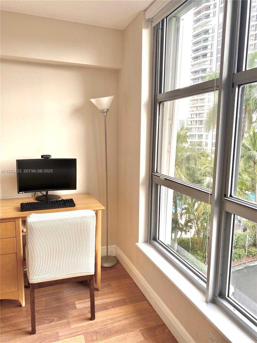 Imagen de Pequeño Objeto