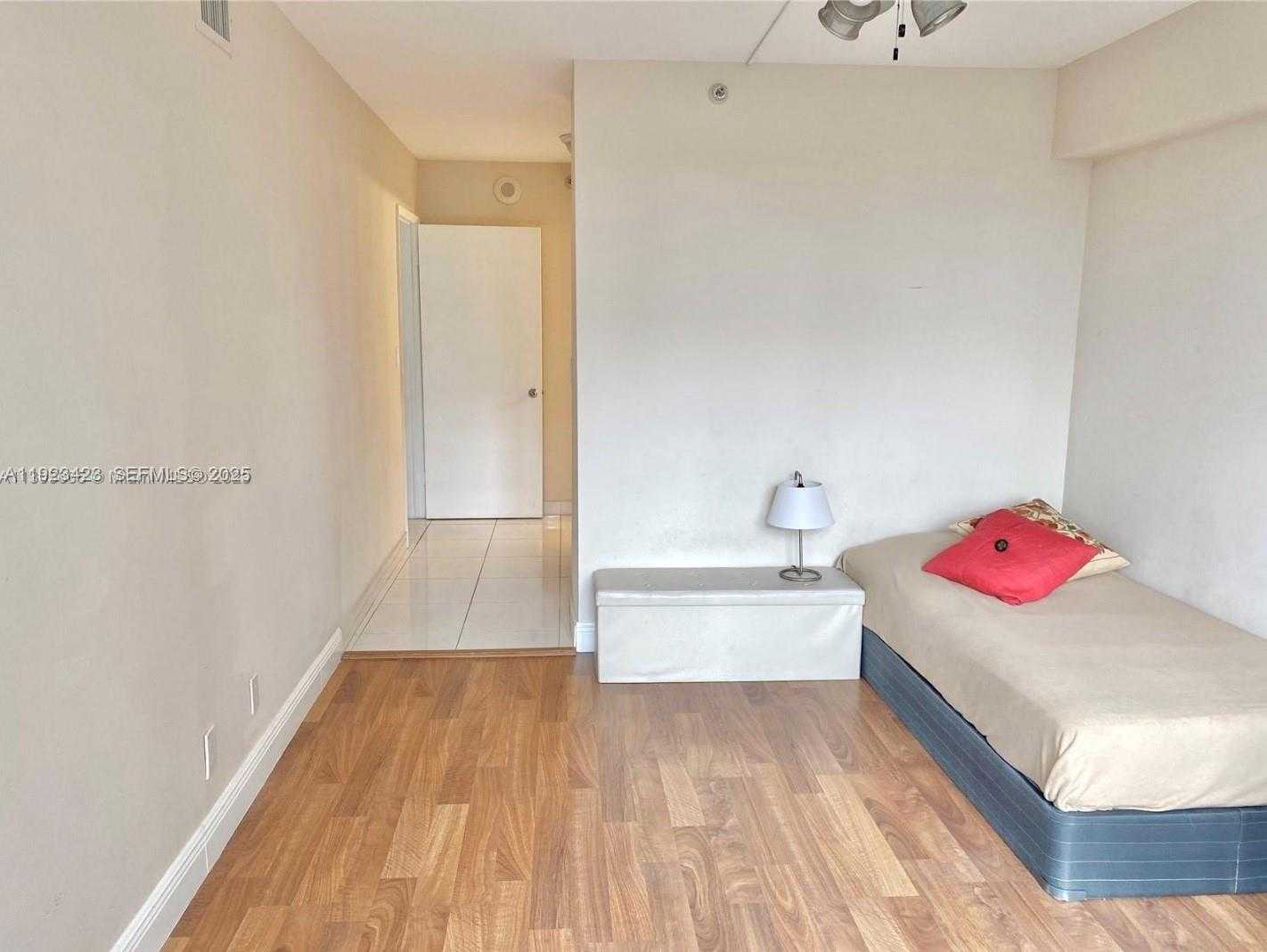 Imagen de Pequeño Objeto