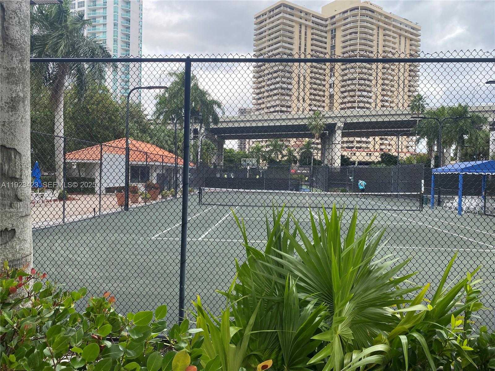 Imagen de Pequeño Objeto