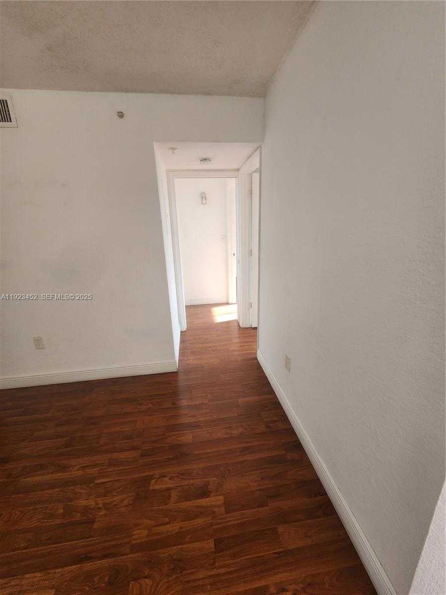 Small Image of Doral Number 17