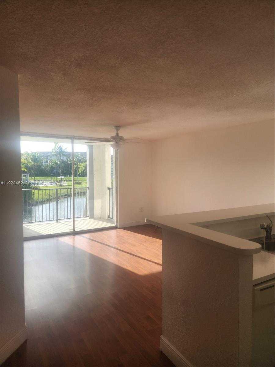 Small Image of Doral Number 18