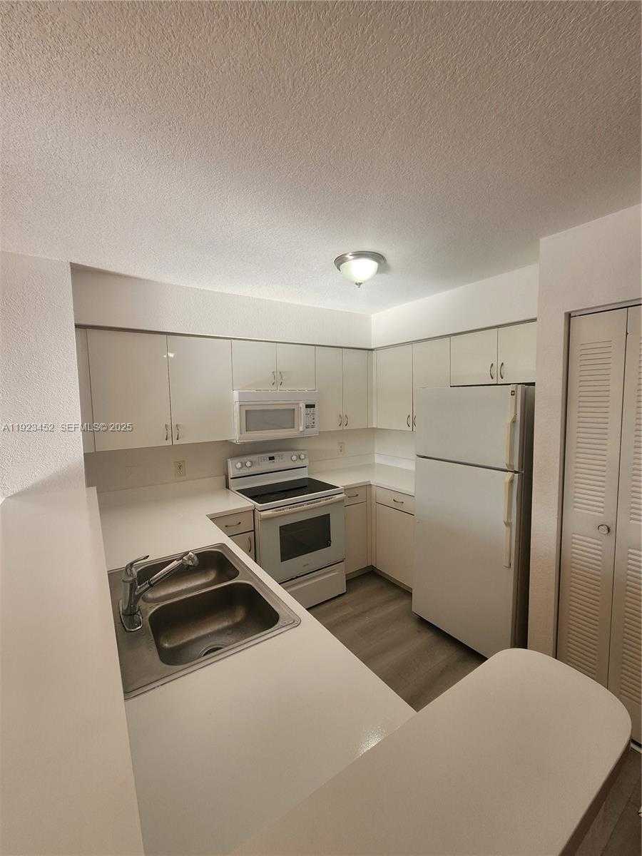 Small Image of Doral Number 5