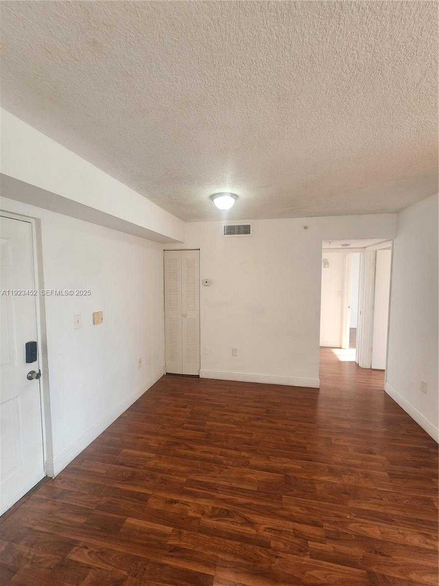 Small Image of Doral Number 8