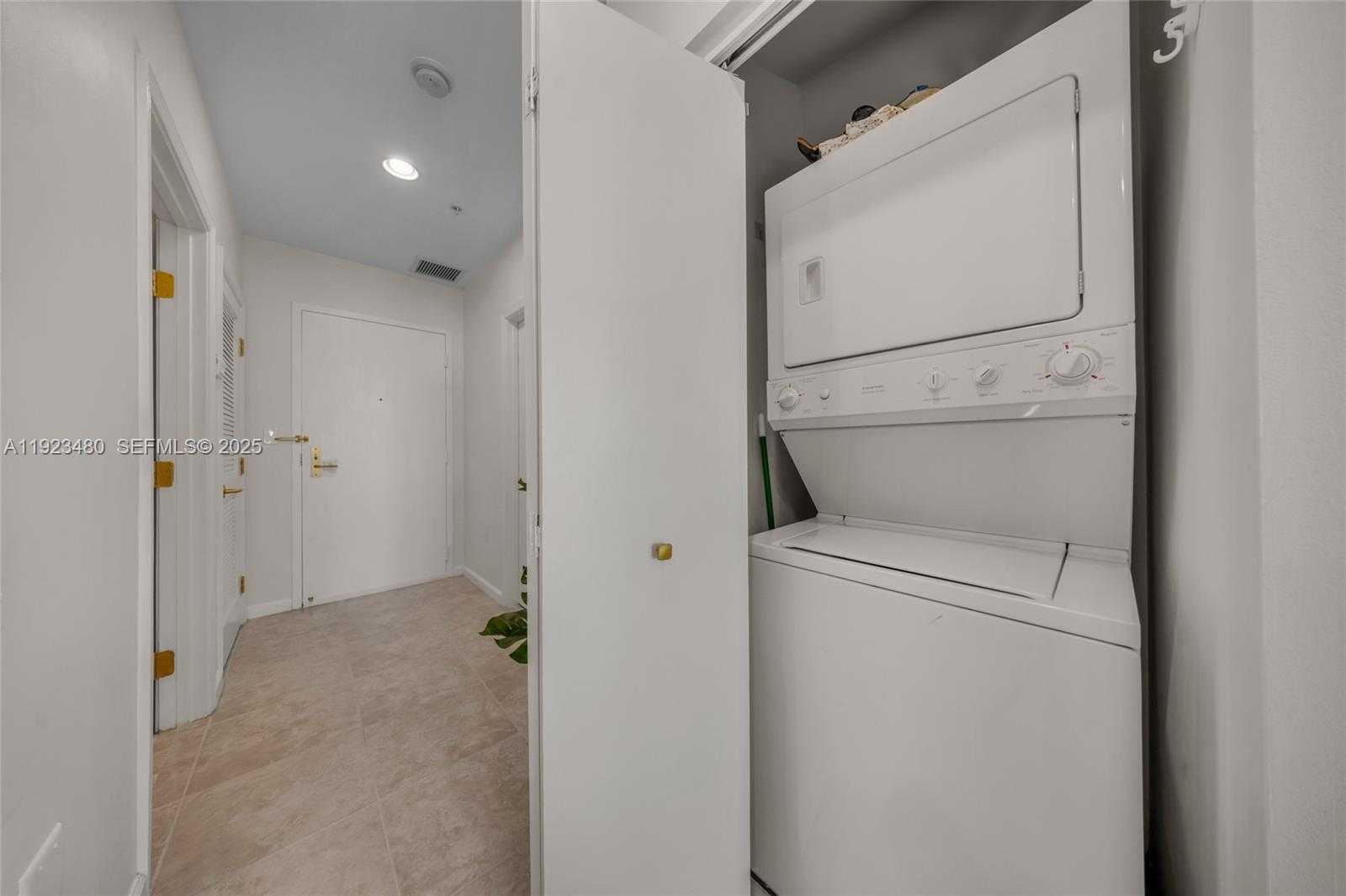 Small Image of 7930 EAST DR #DR, North Bay Village Number 12