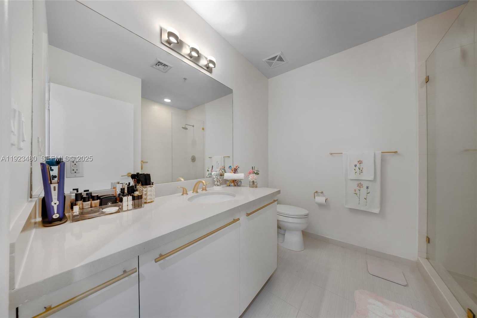 Small Image of 7930 EAST DR #DR, North Bay Village Number 13