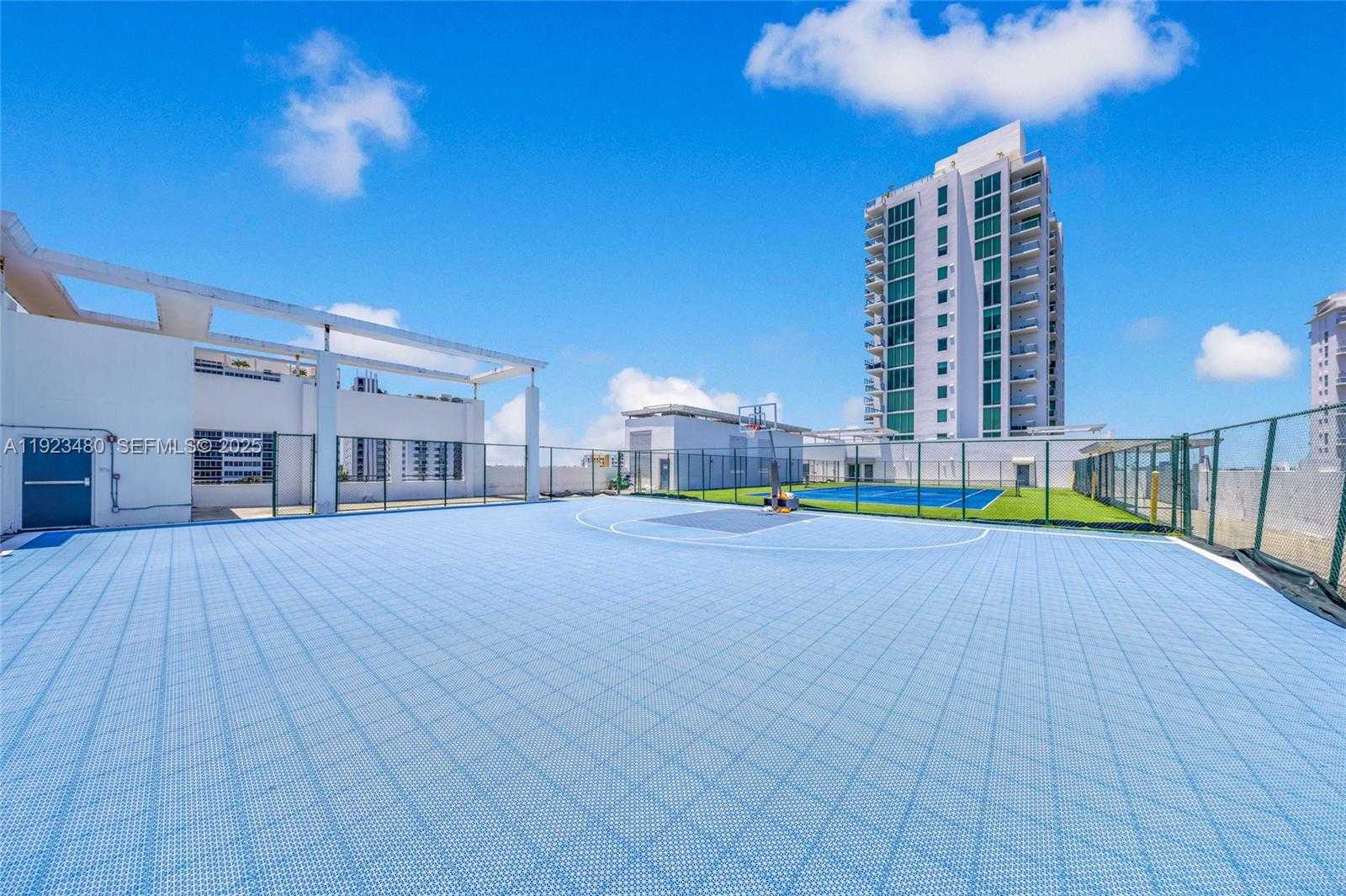 Small Image of 7930 EAST DR #DR, North Bay Village Number 39